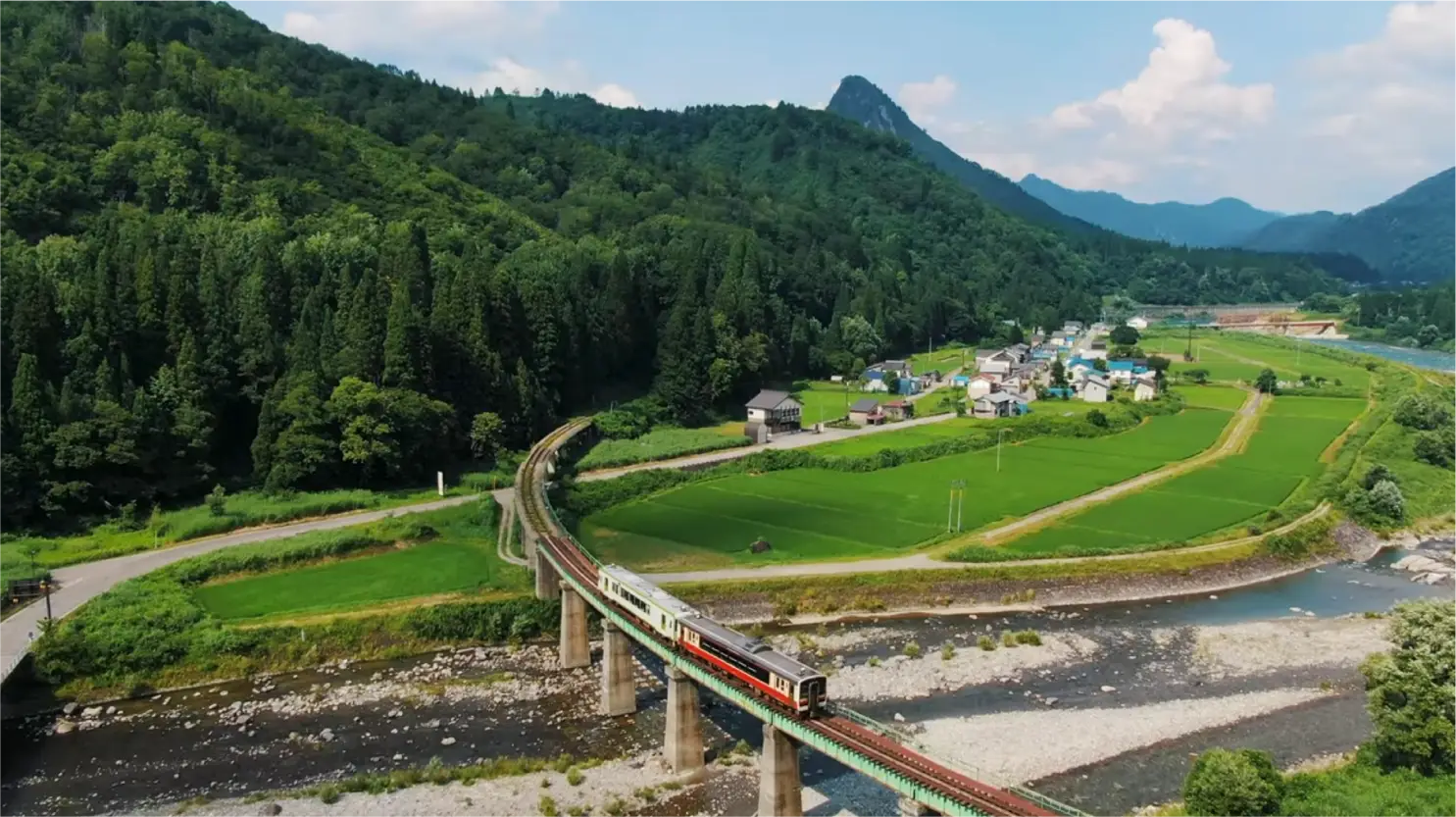 只見町の空撮風景